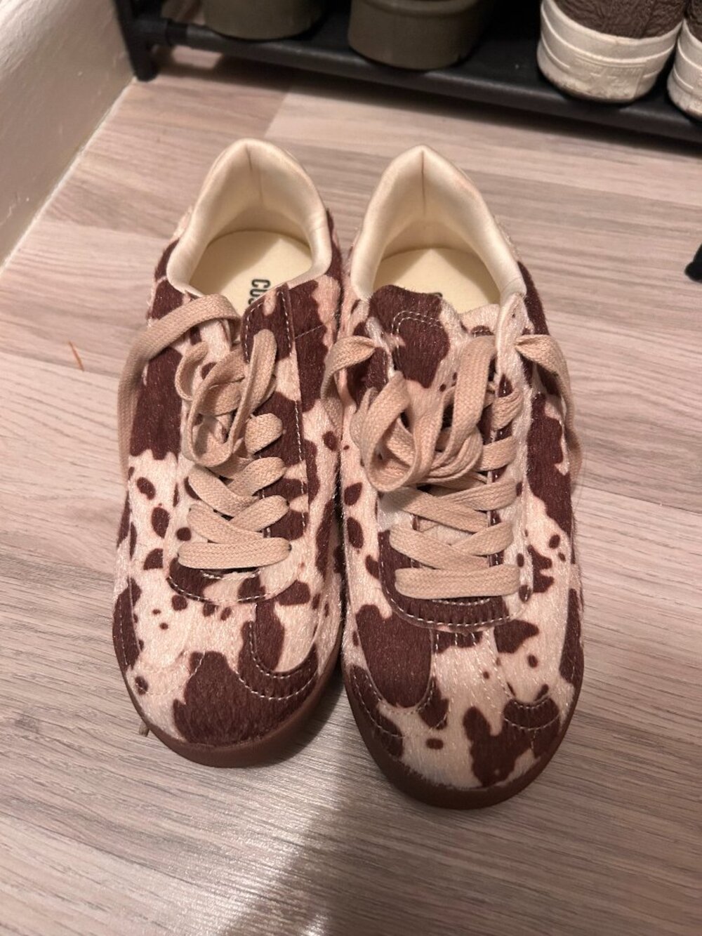 Size 7 sneakers new